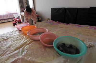临邑楼上漏水，住户失联，小区没物管，业主维权难！律师来支招……
